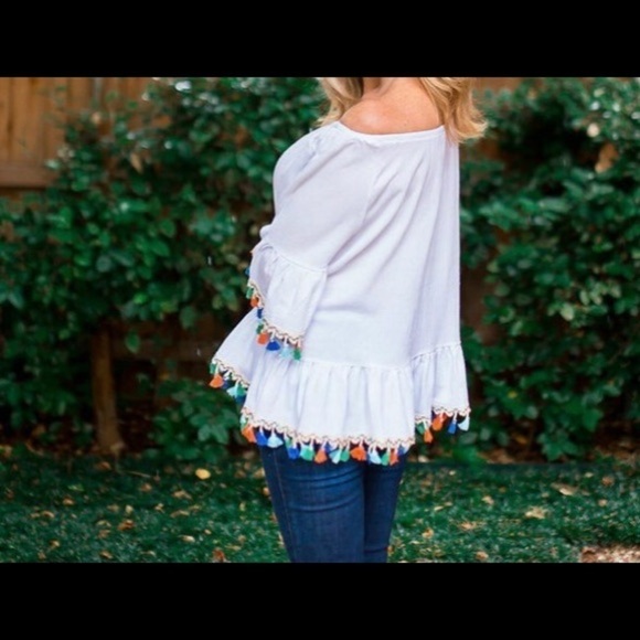 CROWN & Ivy Paradise II Tassel Peasant Top - Picture 2 of 7